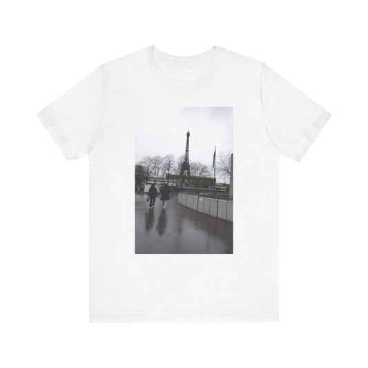 Eiffel Tower Graphic Tee - Casual Wear, Travel Souvenir, Gift for Travelers, Unisex T-Shirt, Eiffel Tower Lovers